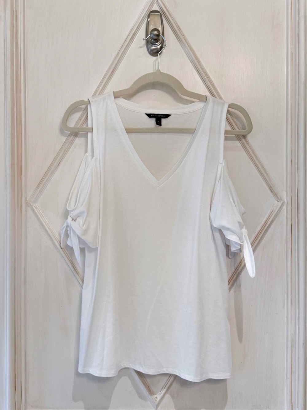Banana Republic White Cold Shoulder Short Sleeve V-neck Top